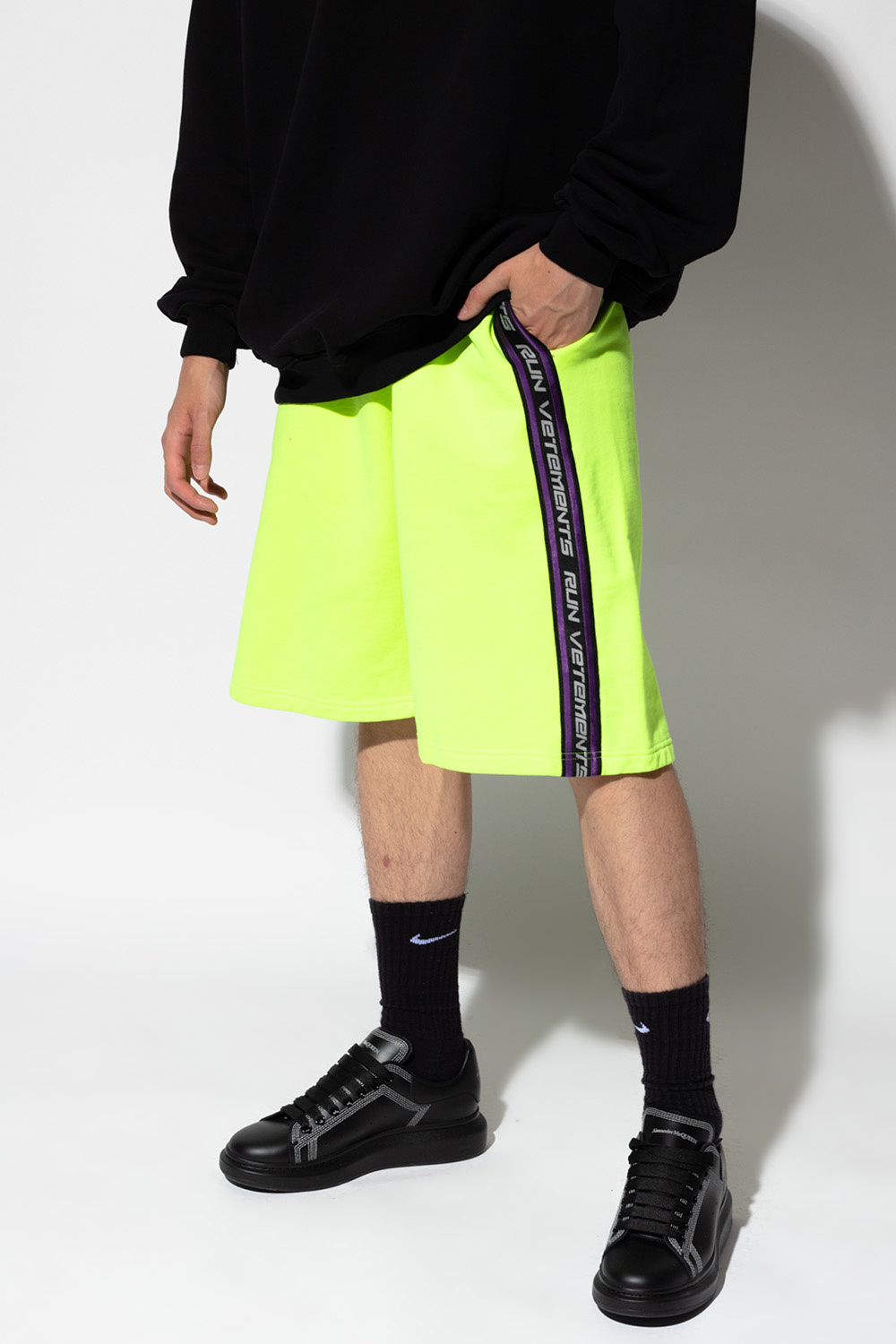 VETEMENTS shorts Roads with side stripes